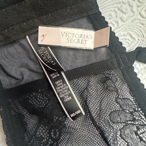 Victoria's Secret Black very sexy with Underwire Support and Adjustable Straps - Picture 8 of 8